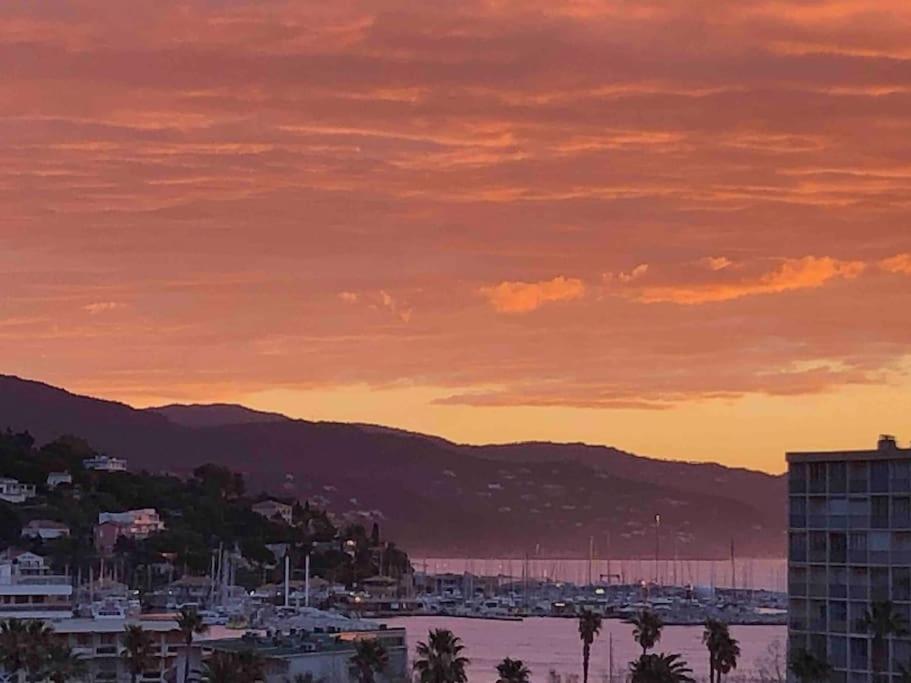 Appartement Vue Mer Au Lavandou Le Lavandou Exteriér fotografie